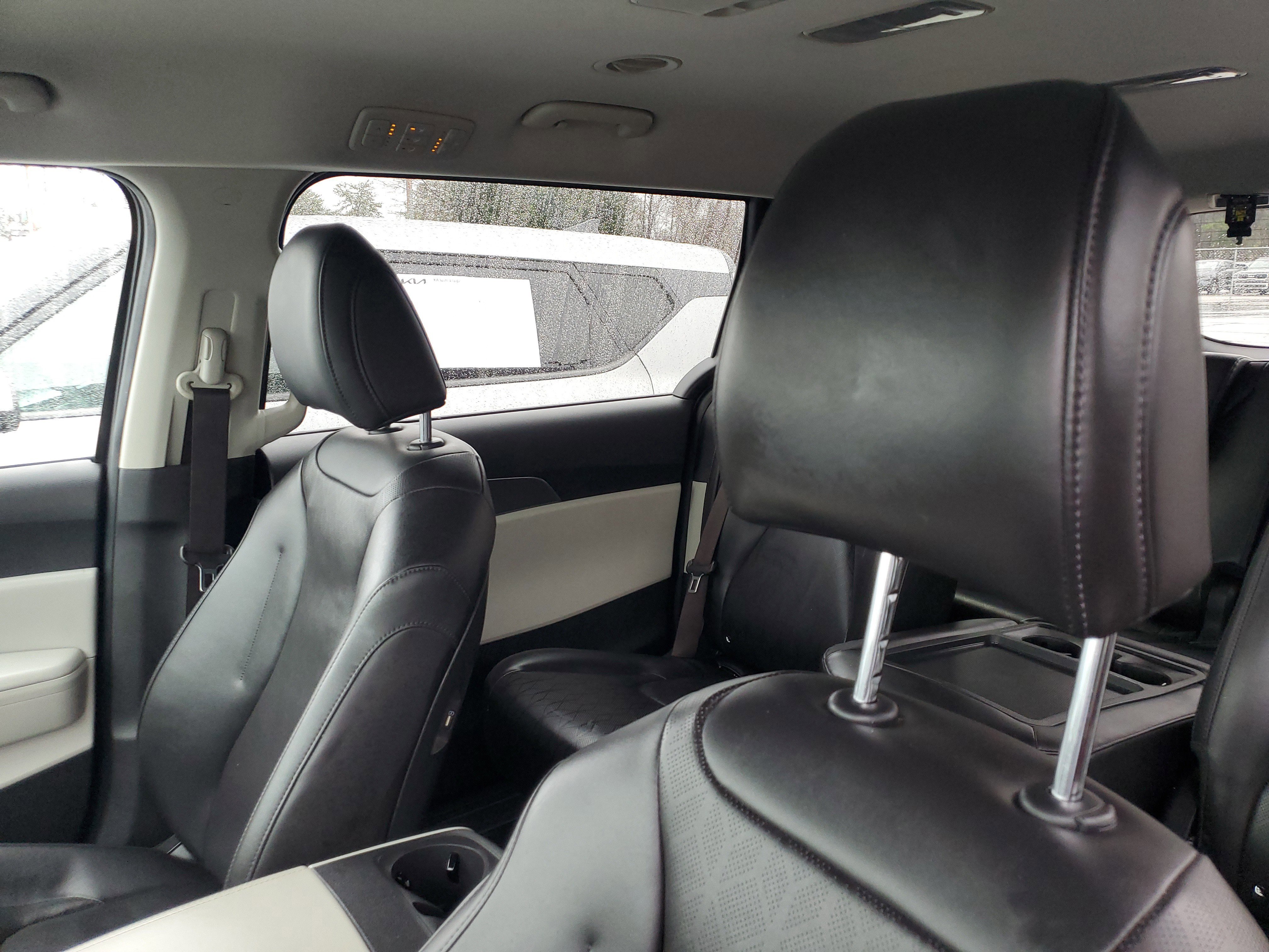 Used 2022 Kia Carnival LX image 16