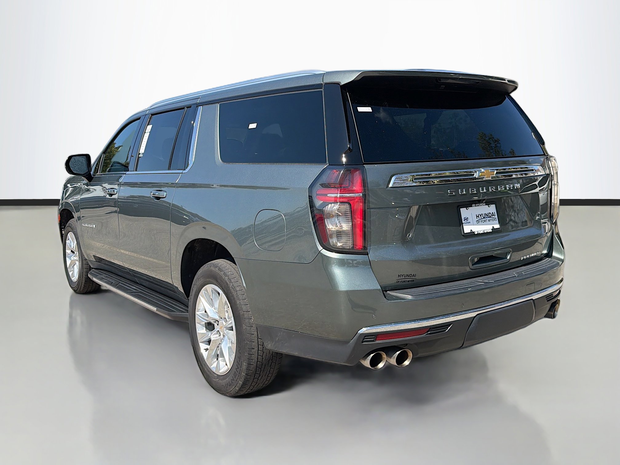 Used 2023 Chevrolet Suburban Premier image 5
