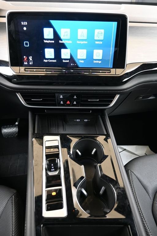 Used 2025 Volkswagen Atlas Cross Sport SE image 28