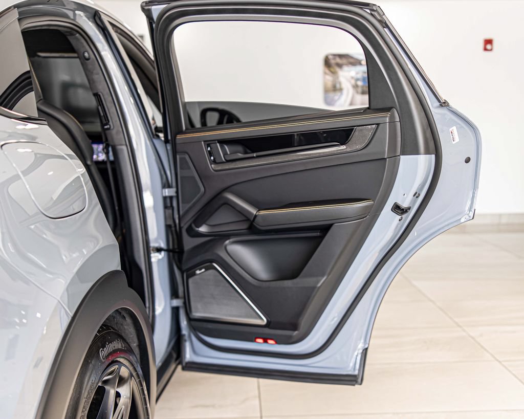 Used 2024 Porsche Cayenne Turbo GT AWD/4WD image 41
