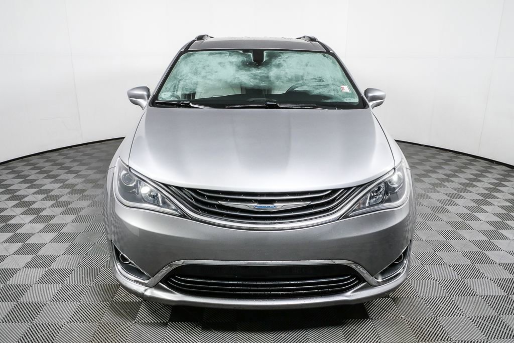 Used 2018 Chrysler Pacifica Touring-L image 2