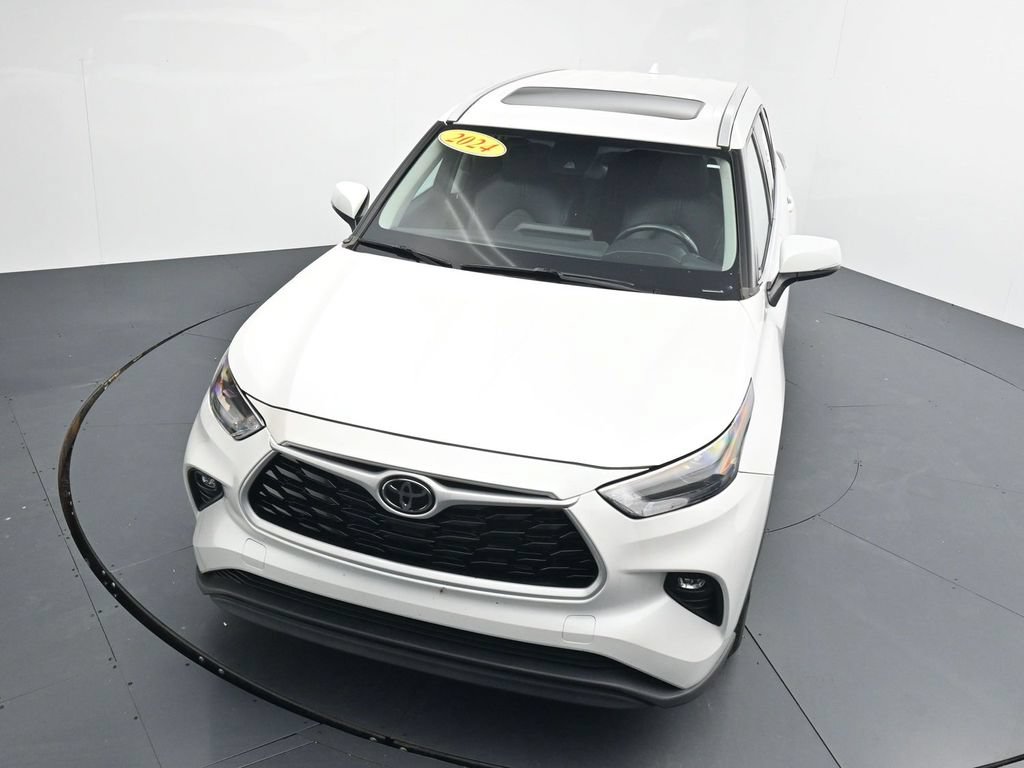 Used 2024 Toyota Highlander XLE FWD image 25