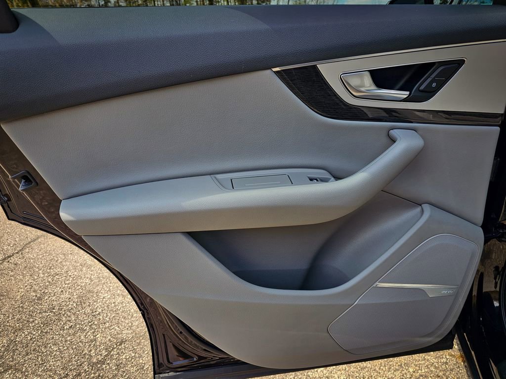 Used 2018 Audi Q7 2.0T Premium Plus w/ Premium Plus Package AWD/4WD image 37