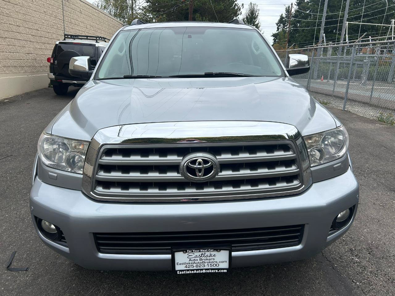 Used 2017 Toyota Sequoia Limited w/ Safety & Convenience Package AWD/4WD image 2