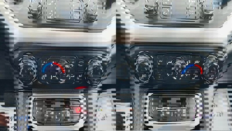 Used 2023 GMC Acadia SLE w/ Driver Convenience Package image 19