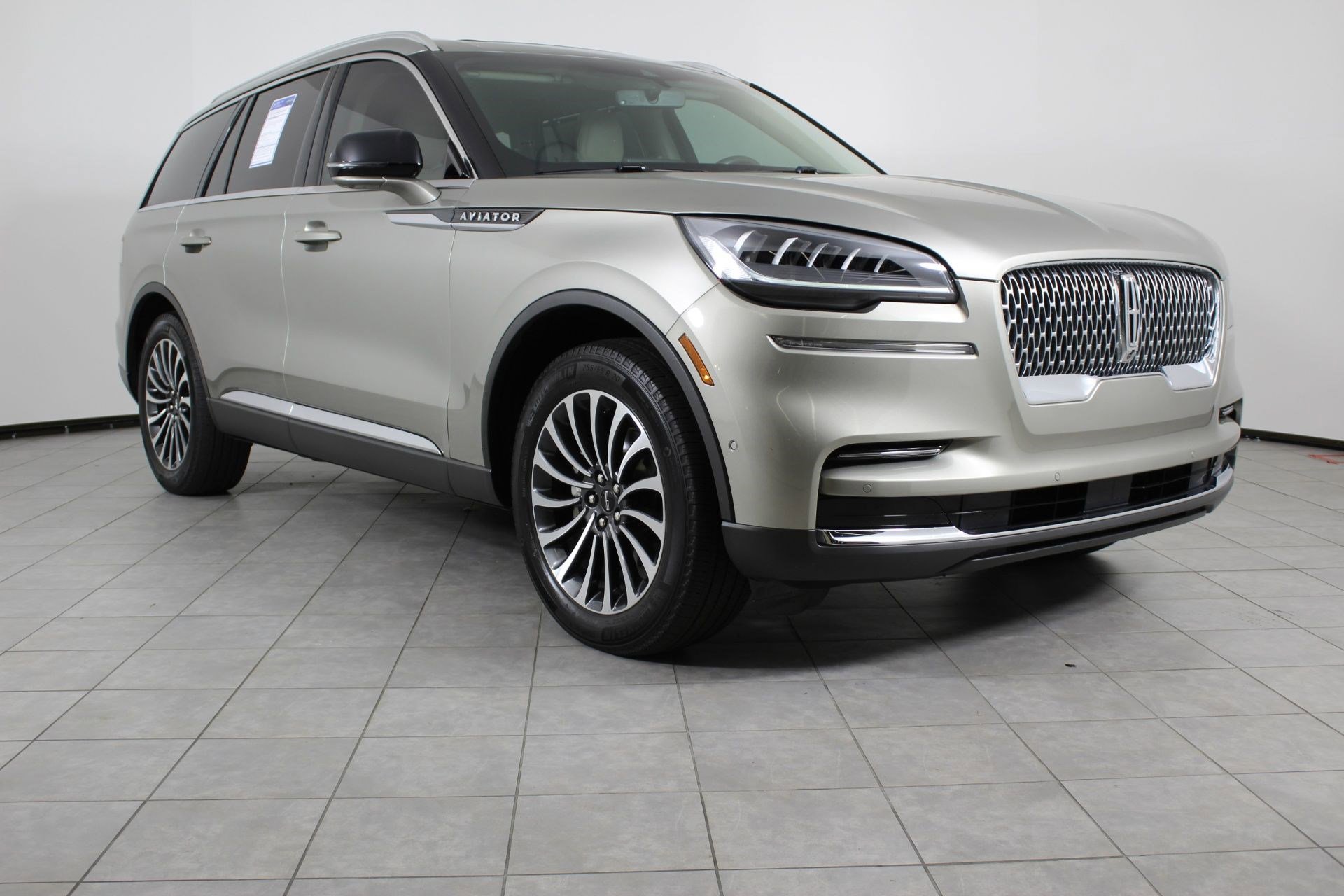 Used 2023 Lincoln Aviator Reserve w/ Equipment Group 201A image 7