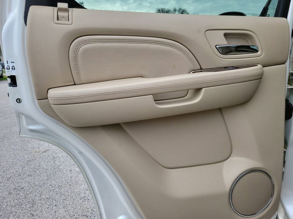 Used 2011 Cadillac Escalade Luxury AWD/4WD image 10