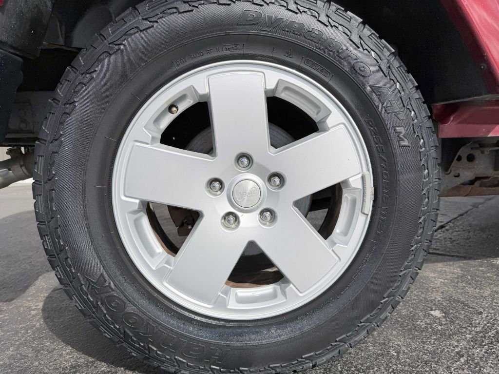 Used 2012 Jeep Wrangler Unlimited Sahara w/ Dual Top Group image 23