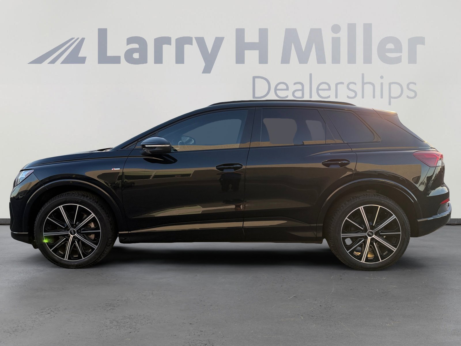 Used 2022 Audi Q4 e-tron Premium Plus AWD/4WD image 2