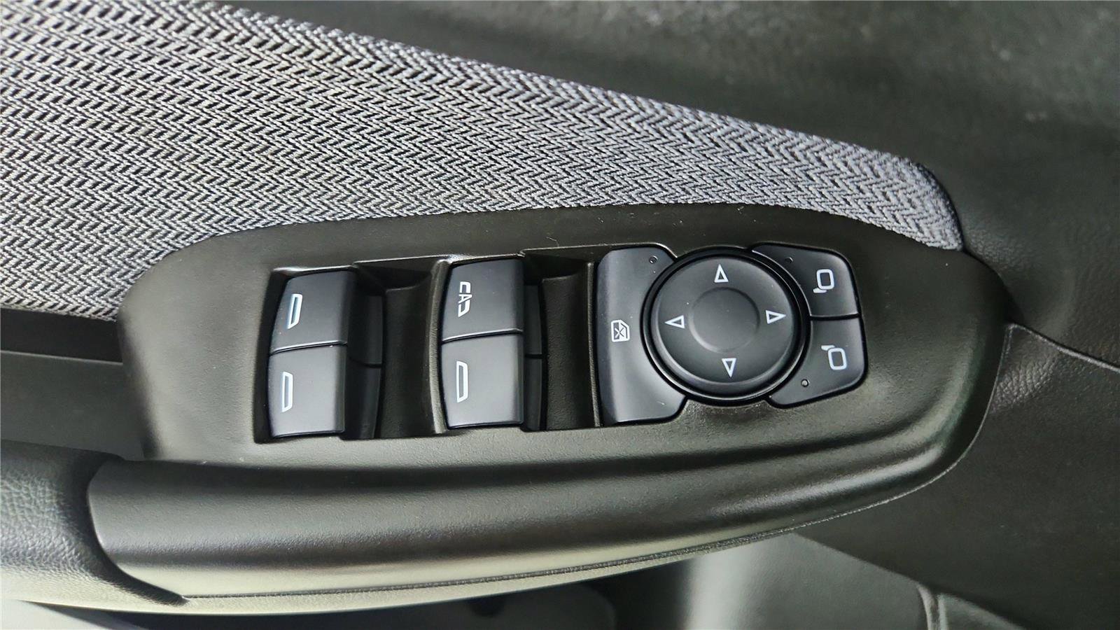 Used 2024 Chevrolet TrailBlazer LT w/ Driver Confidence Package image 16