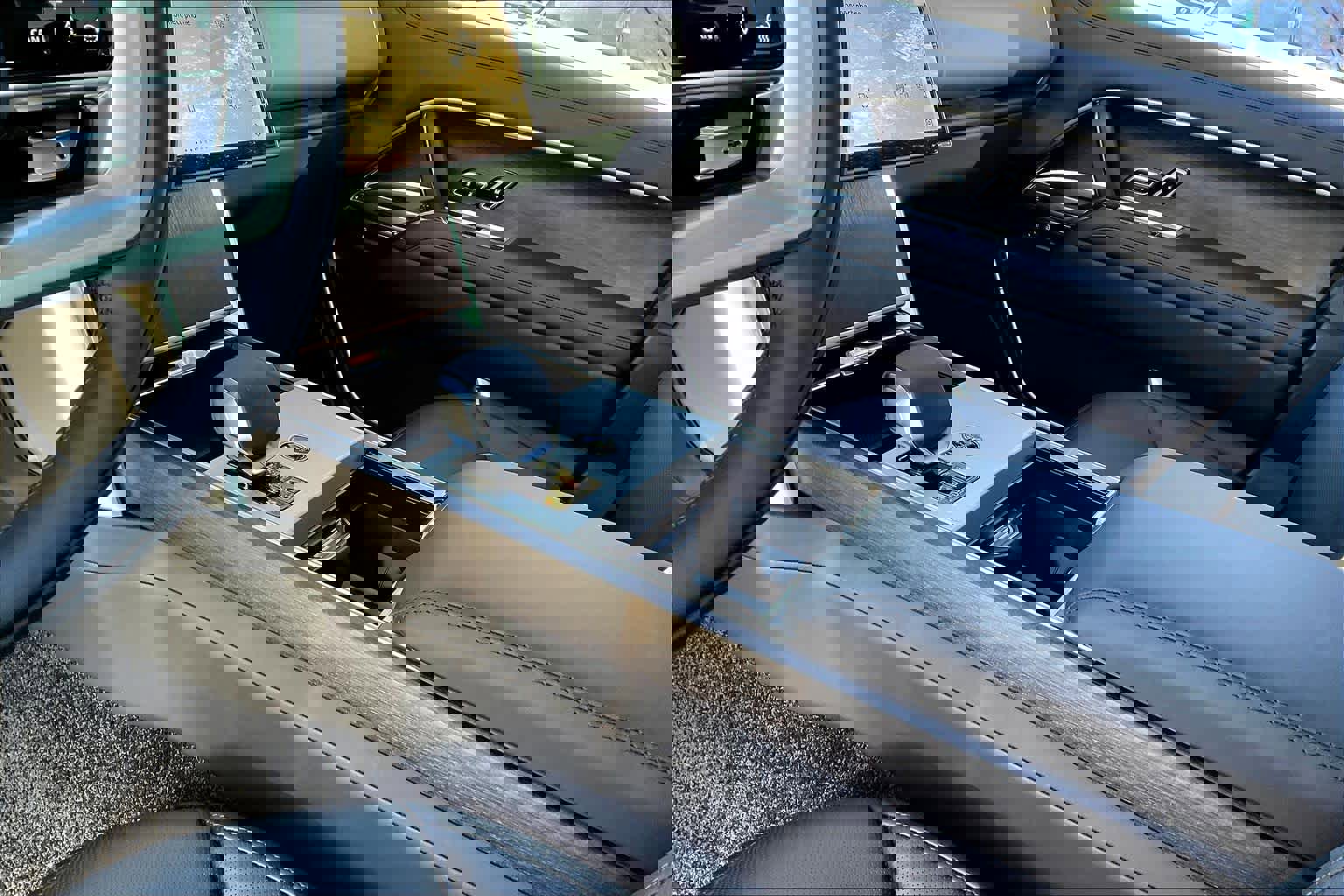 New 2025 Land Rover Range Rover Long Wheelbase SE image 10