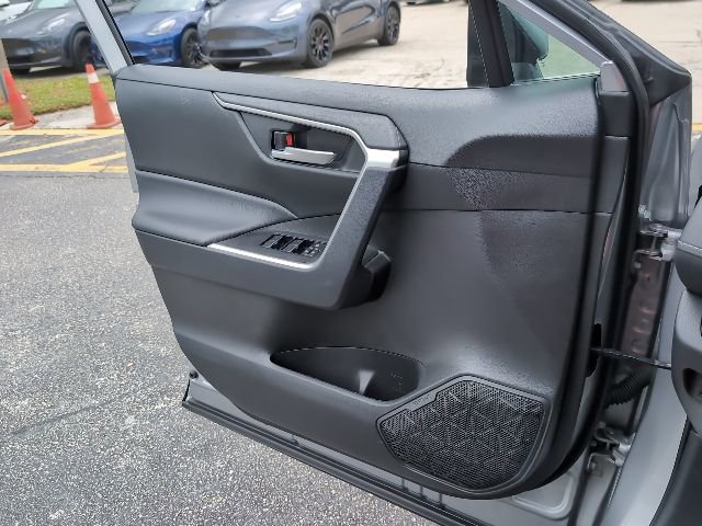 Used 2025 Toyota RAV4 XLE w/ Convenience Package image 24