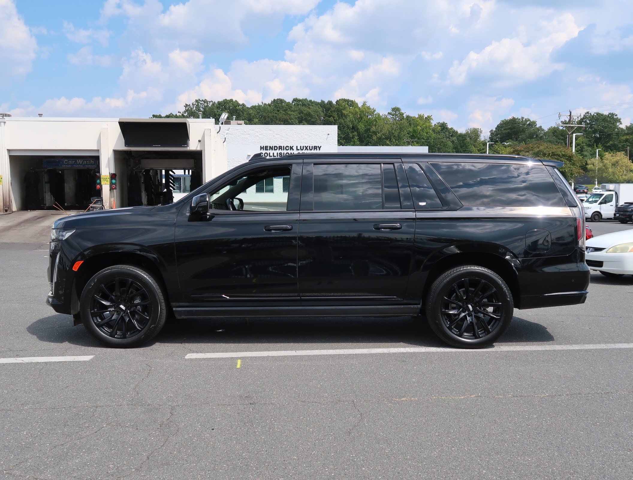 Used 2023 Cadillac Escalade ESV Sport w/ LPO, ONYX Package AWD/4WD image 7