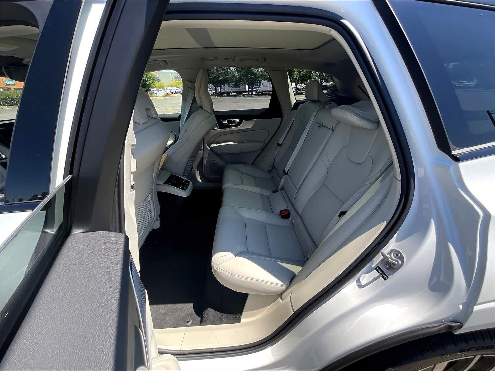 New 2026 Volvo XC60 B5 Ultra w/ Climate Package AWD/4WD image 12