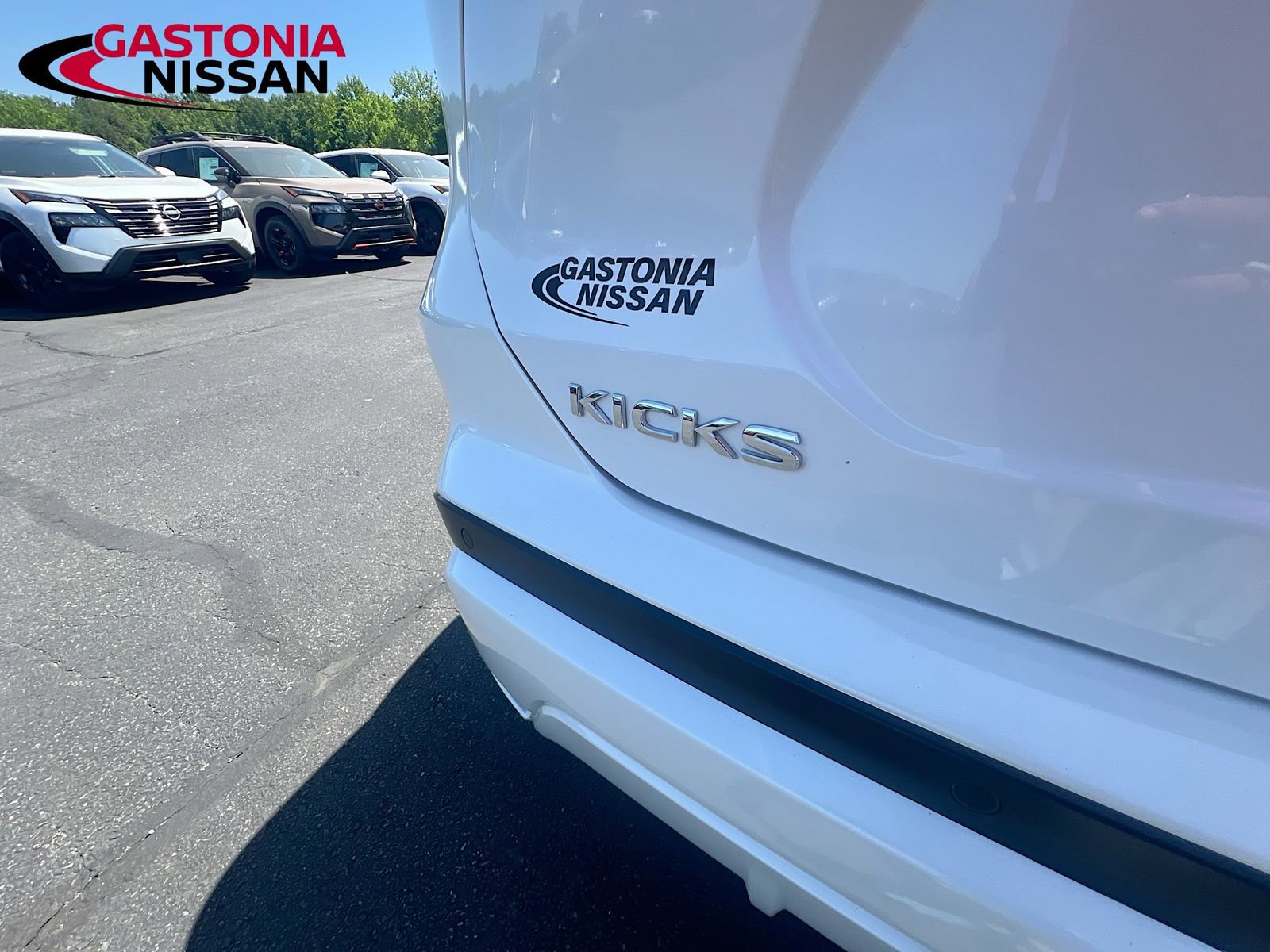 Used 2024 Nissan Kicks SR FWD image 39
