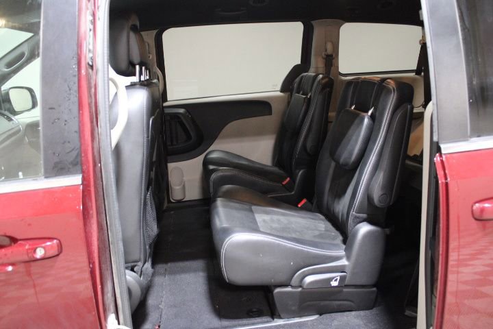 Used 2019 Dodge Grand Caravan SXT image 14