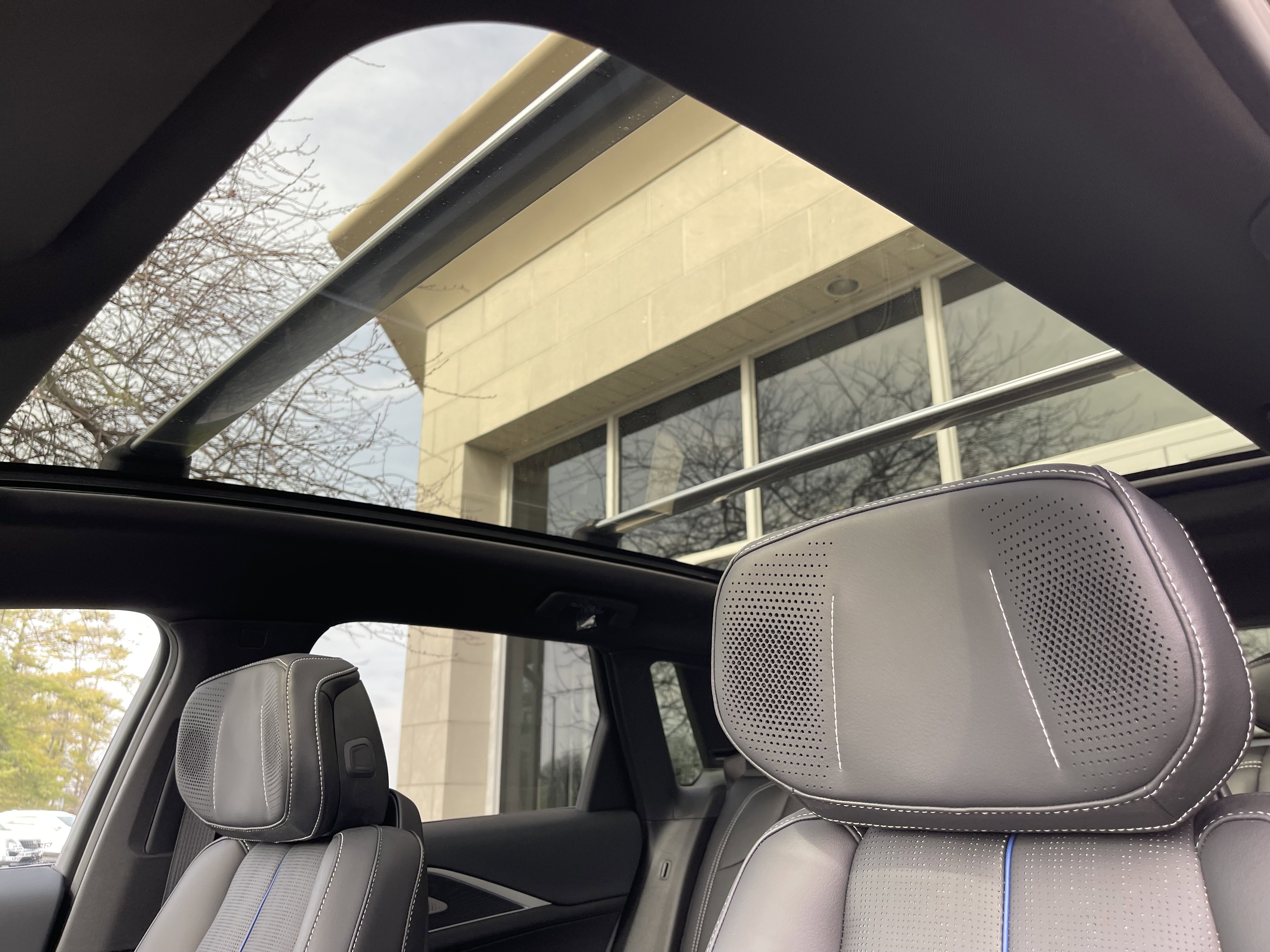 Used 2025 Cadillac Lyriq Luxury image 11