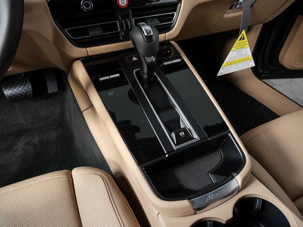 Certified 2026 Porsche Macan Turbo AWD/4WD image 15