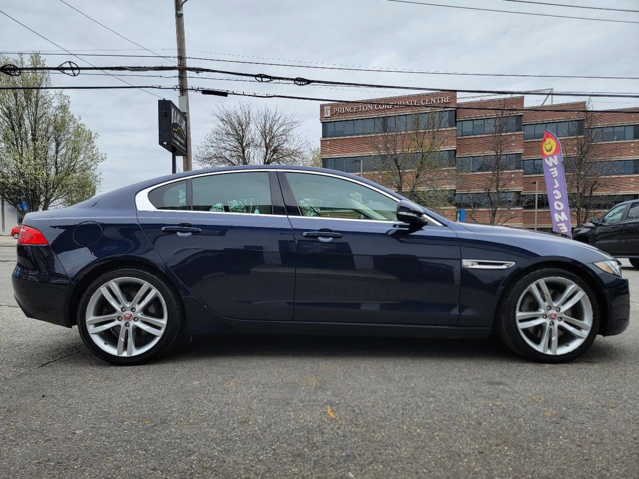 Used 2017 Jaguar XE Prestige RWD image 7