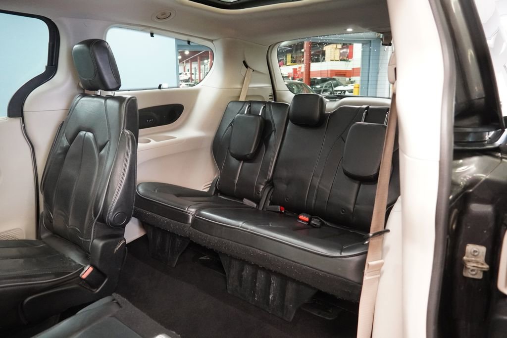 Used 2020 Chrysler Pacifica Limited FWD image 27