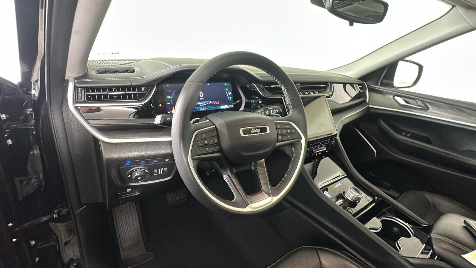 Used 2023 Jeep Grand Cherokee 4WD 4xe image 17