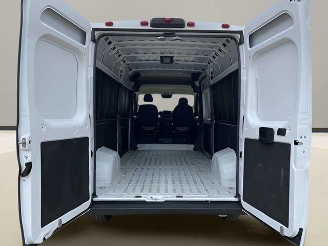 Used 2025 RAM ProMaster 2500 w/ Convenience Group FWD image 9
