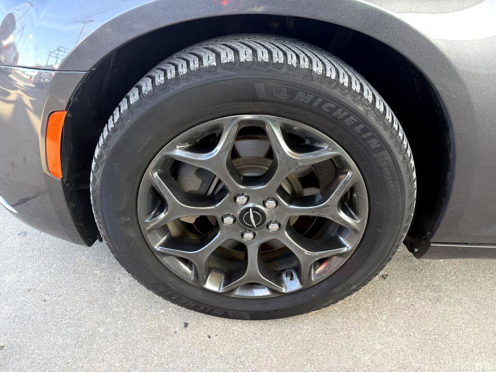 Used 2018 Chrysler 300 Touring w/ Sport Appearance Package image 22