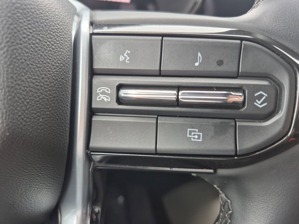 Used 2024 Chevrolet Colorado ZR2 w/ Technology Package AWD/4WD image 23