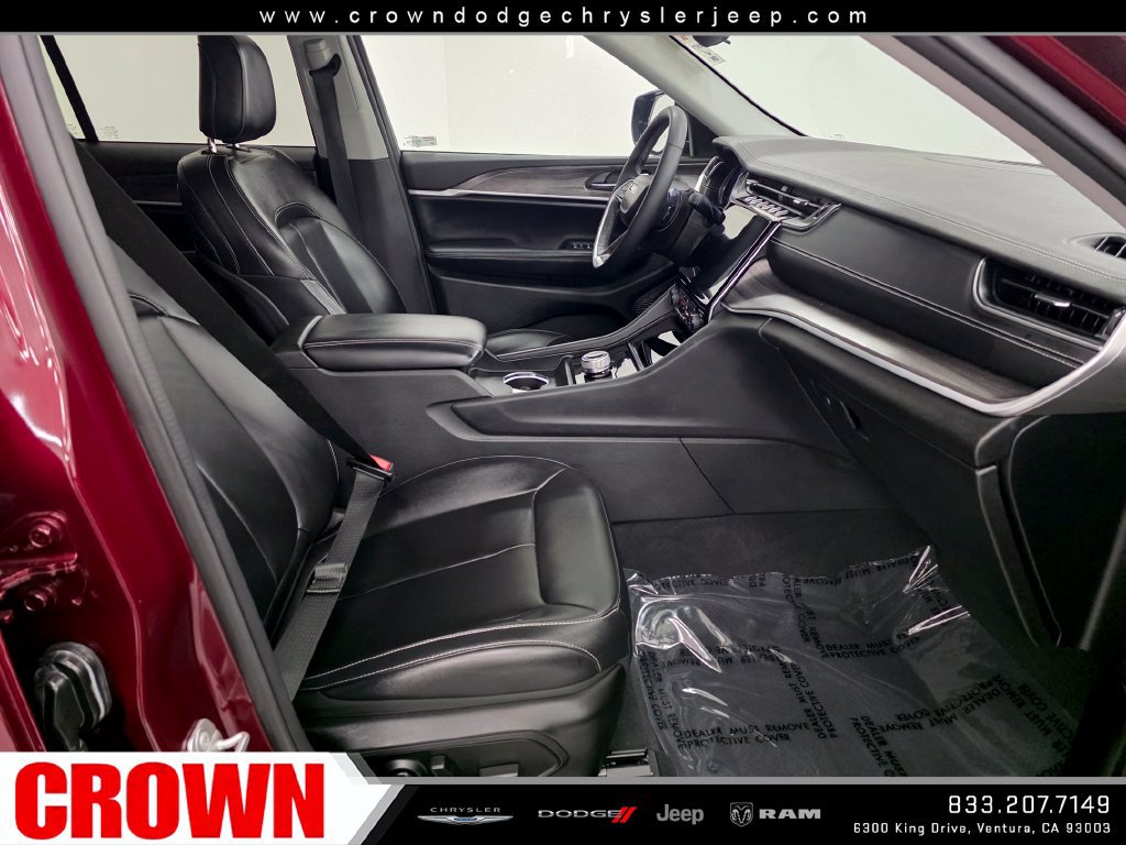 Certified 2024 Jeep Grand Cherokee Limited w/ Black Appearance Package RWD image 10