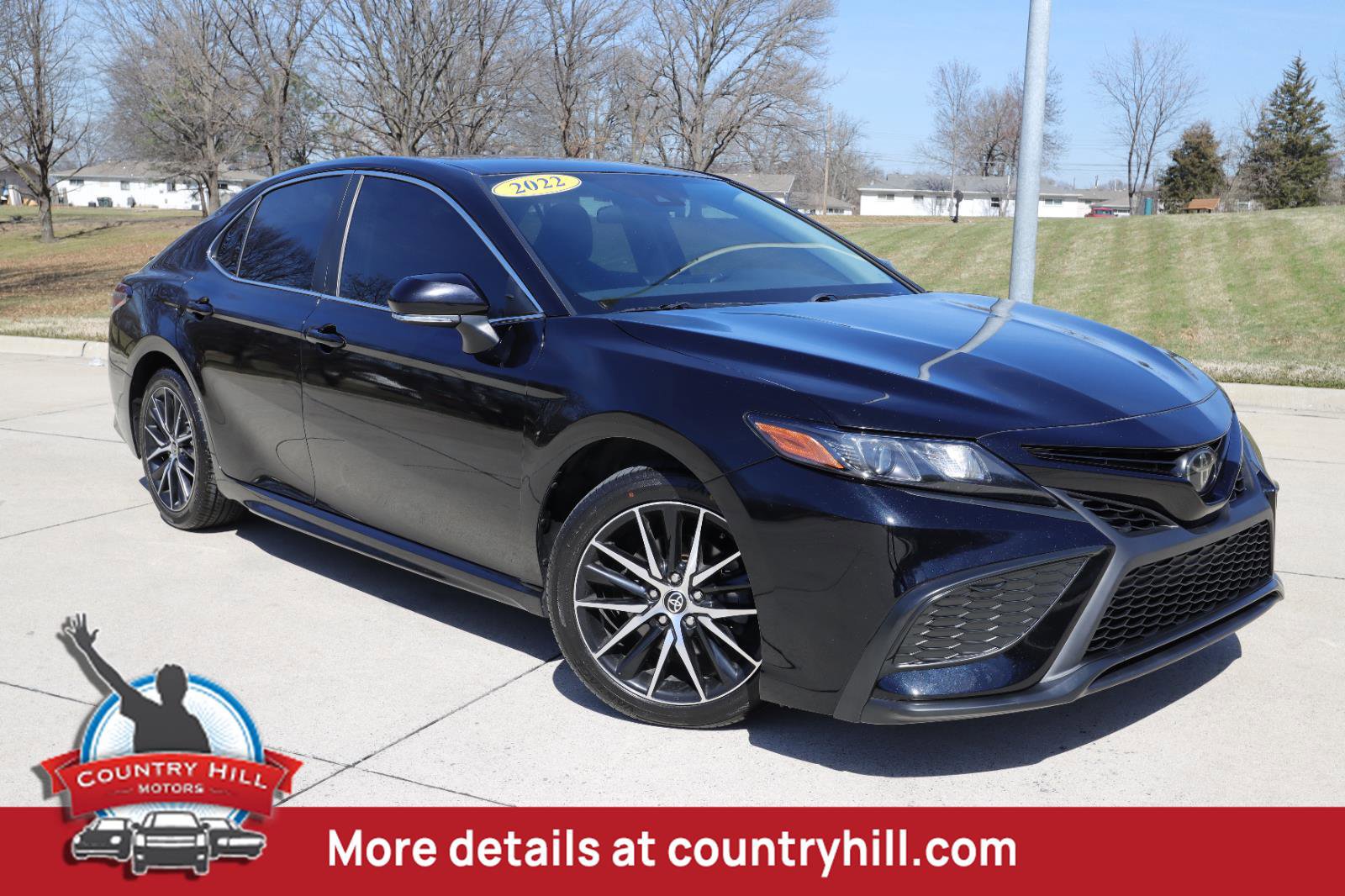 Used 2022 Toyota Camry SE FWD image 1