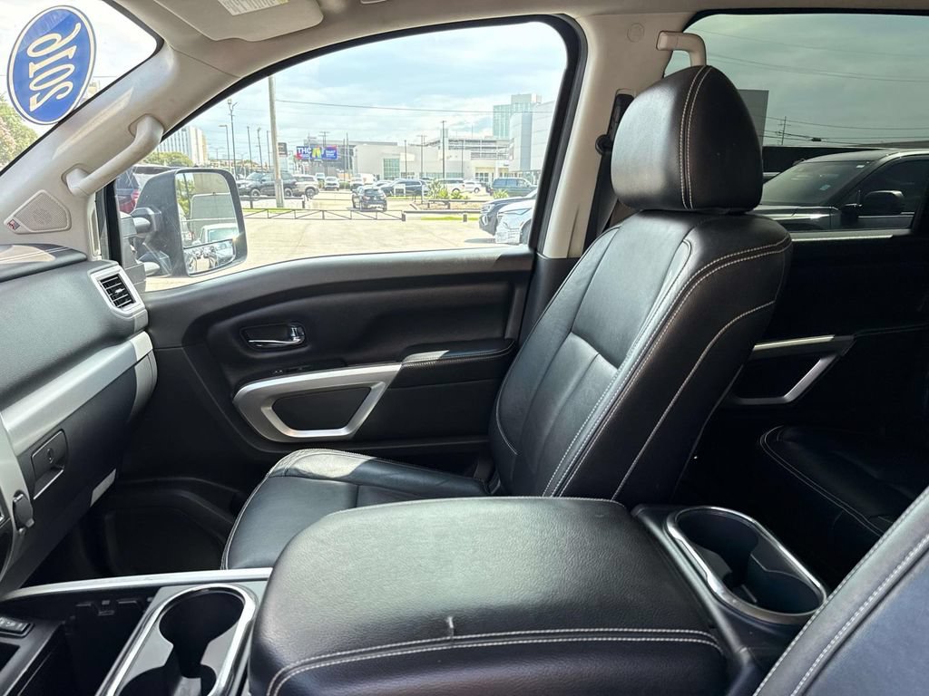 Used 2016 Nissan Titan PRO-4X w/ Pro-4x Convenience Package AWD/4WD image 15