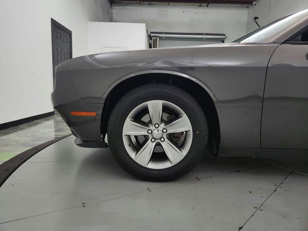 Used 2020 Dodge Challenger SXT RWD image 39