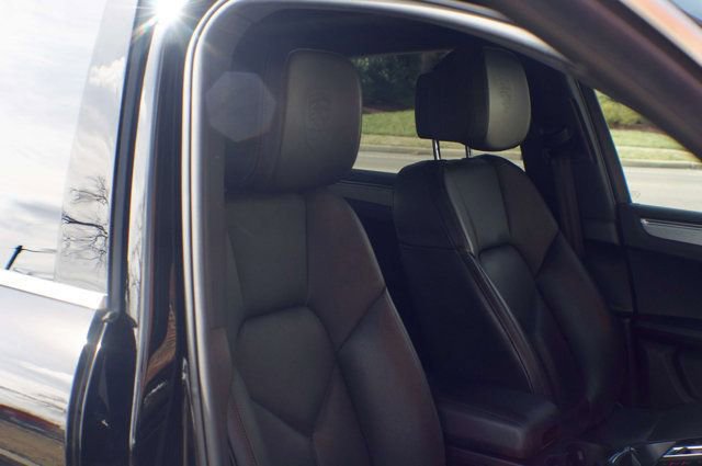 Used 2022 Porsche Macan AWD/4WD image 38