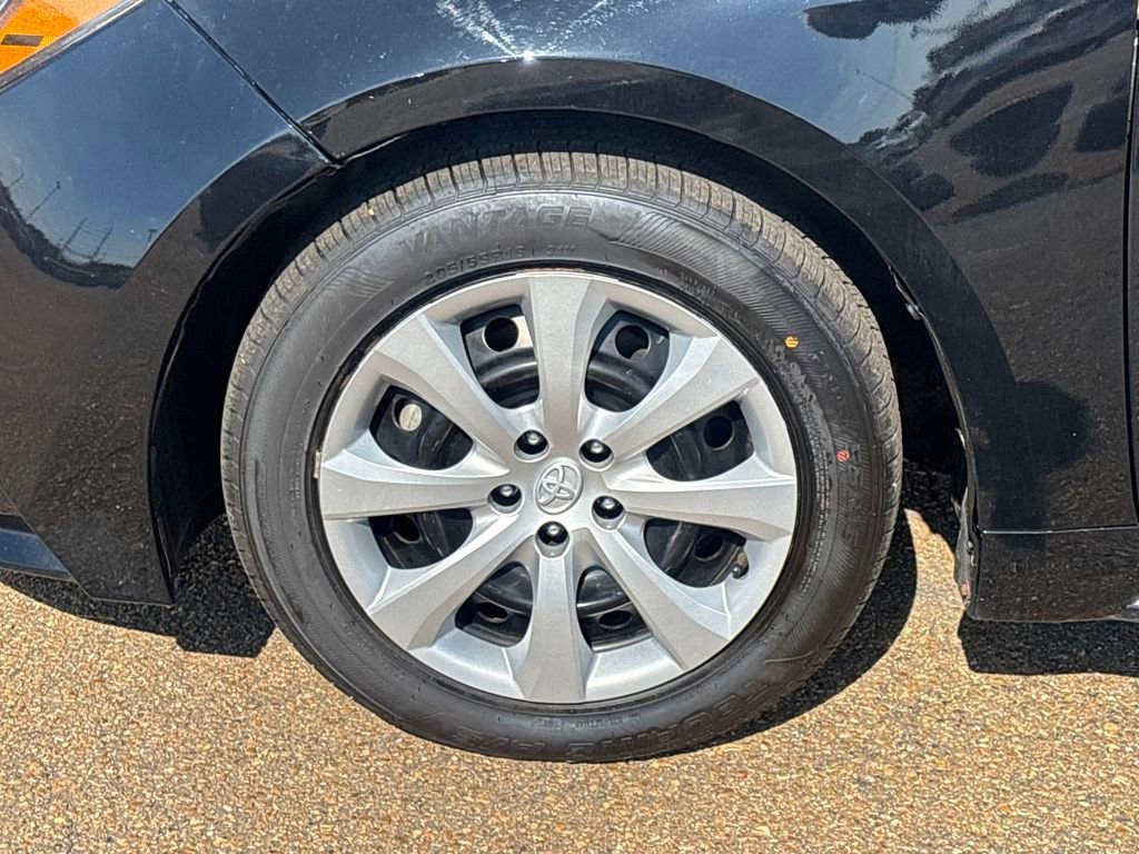 Used 2023 Toyota Corolla LE image 22