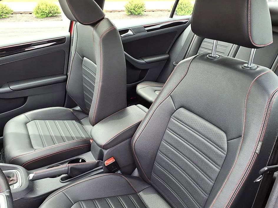 Used 2017 Volkswagen Jetta GLI FWD image 16