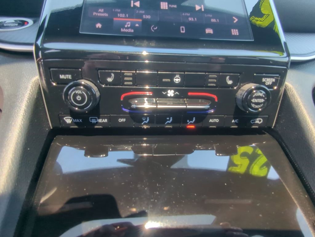 Used 2025 Jeep Grand Cherokee L Laredo AWD/4WD image 25