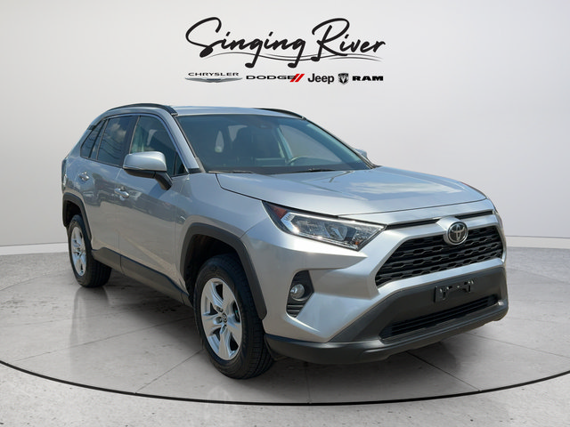 Used 2020 Toyota RAV4 XLE FWD image 1