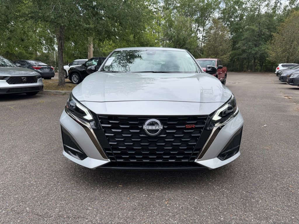 Used 2025 Nissan Altima 2.5 SR FWD image 2