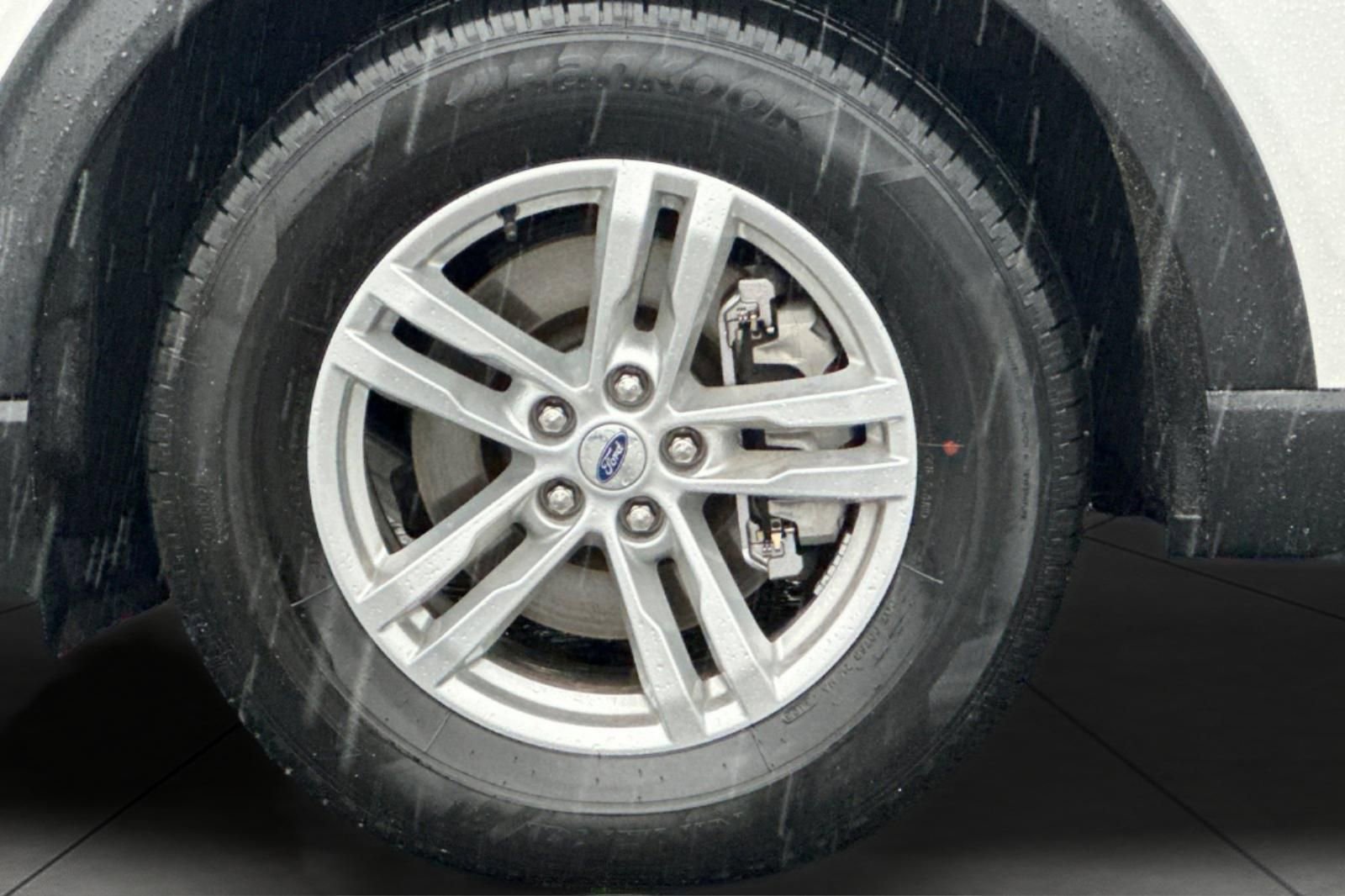 Used 2023 Ford Explorer XLT w/ Equipment Group 202A image 25