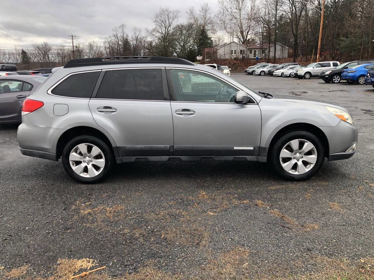 Used 2011 Subaru Outback 2.5i Premium w/ All-Weather Pkg AWD/4WD image 4