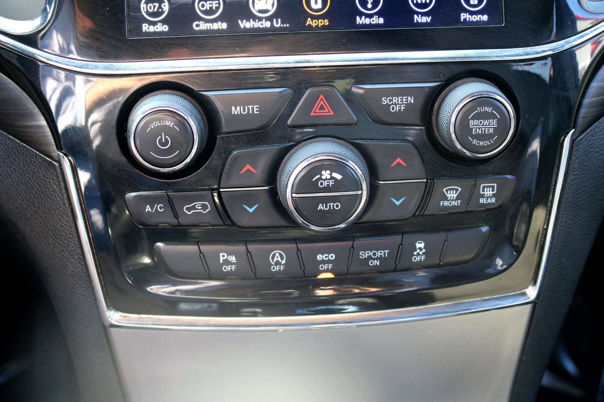 Used 2019 Jeep Grand Cherokee Altitude image 25