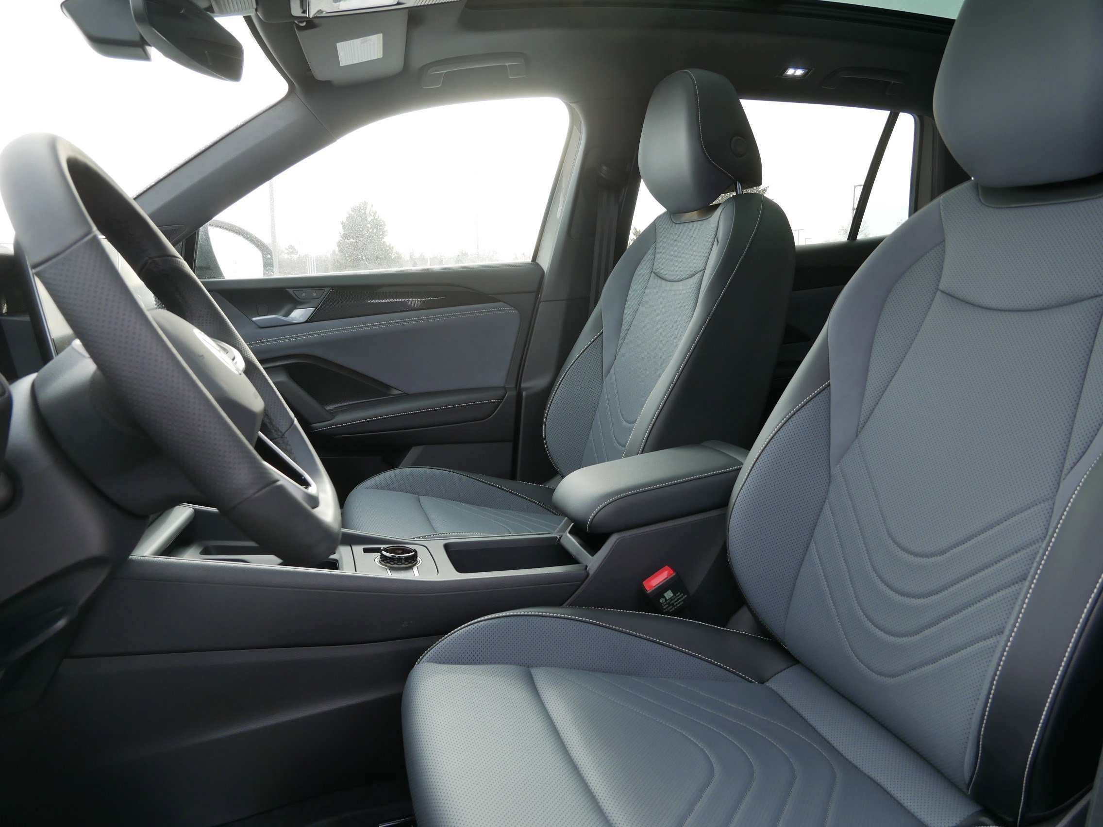 New 2026 Volkswagen Tiguan SE R-Line image 4