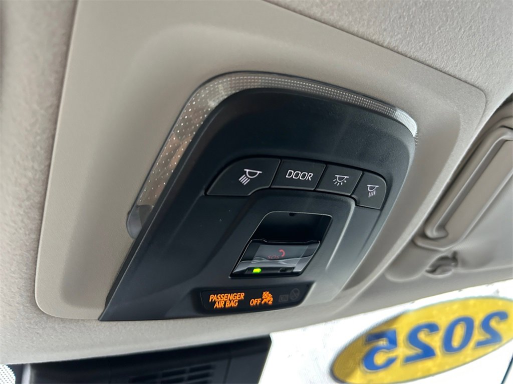 Used 2025 Toyota Corolla LE image 27