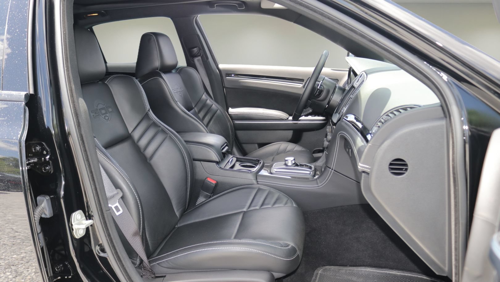 Used 2023 Chrysler 300 C RWD image 16