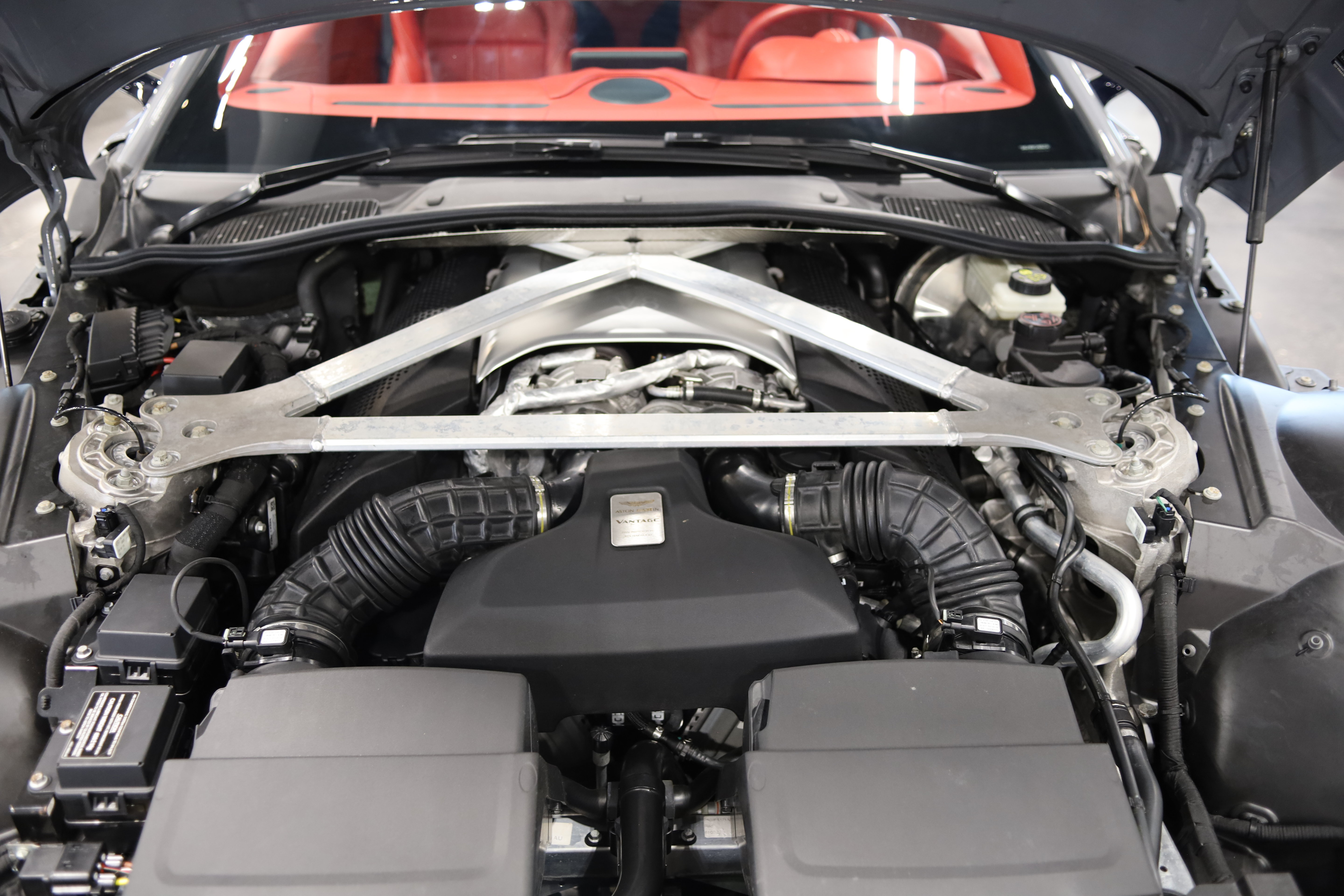 Used 2019 Aston Martin V8 Vantage Coupe RWD image 32