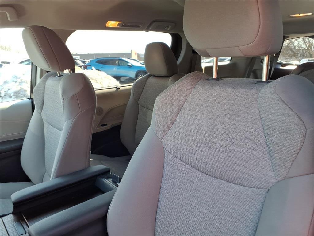 Used 2024 Toyota Sienna LE image 12