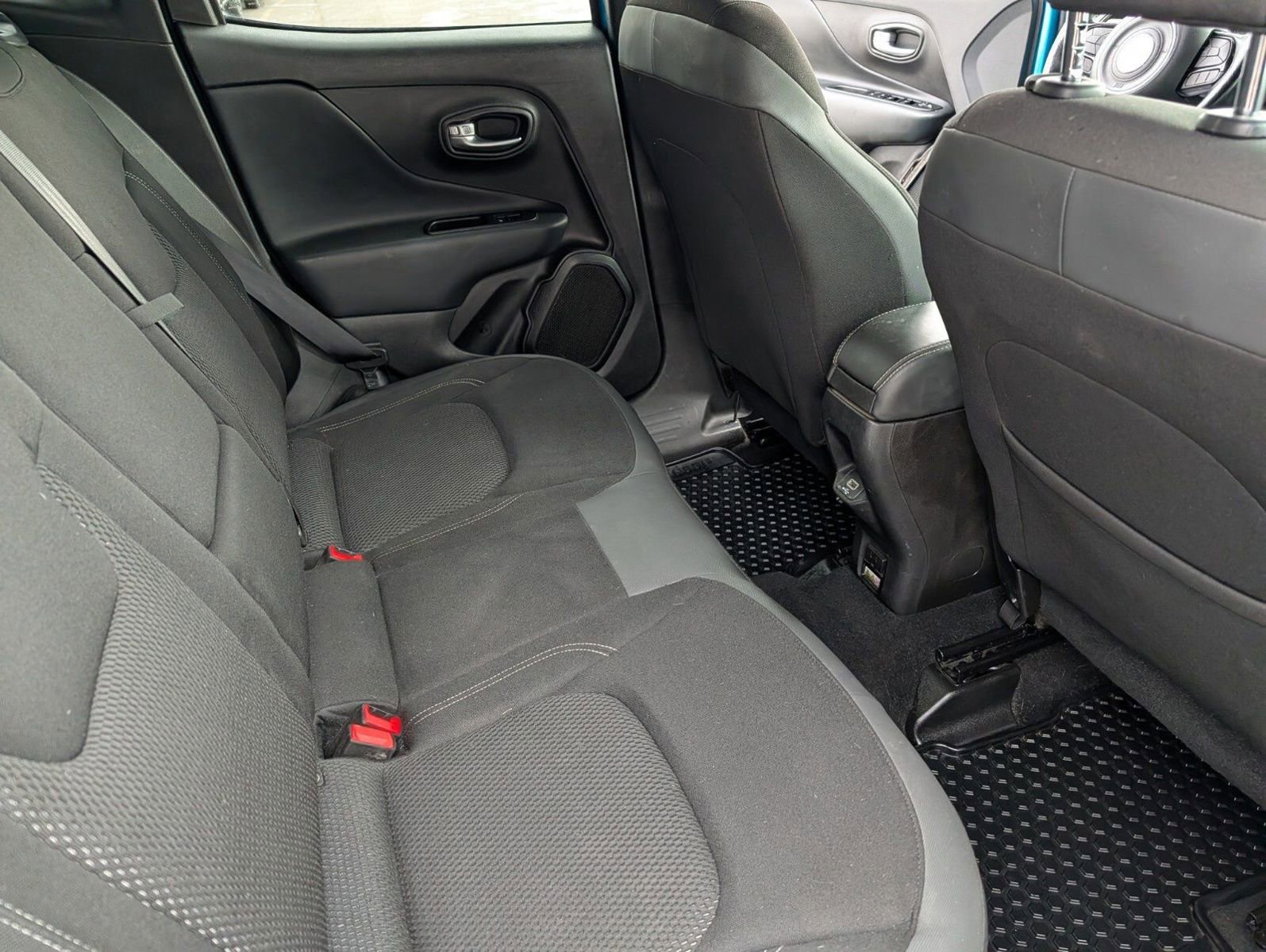 Used 2022 Jeep Renegade Altitude w/ Convenience Group image 21