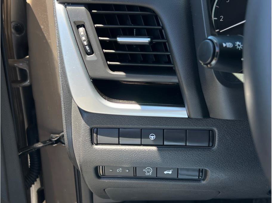 Used 2025 Nissan Rogue SV AWD/4WD image 20