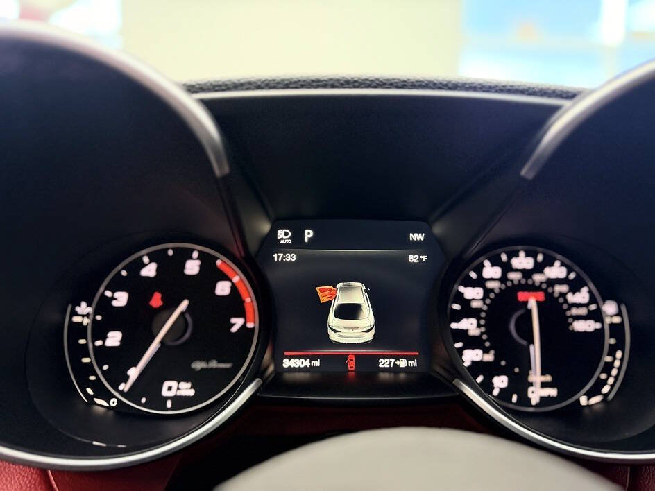 Used 2018 Alfa Romeo Giulia RWD image 9