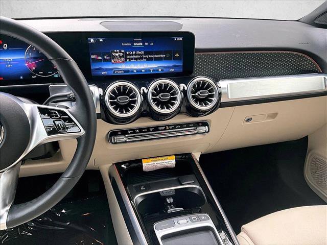 Used 2025 Mercedes-Benz GLB 250 image 8